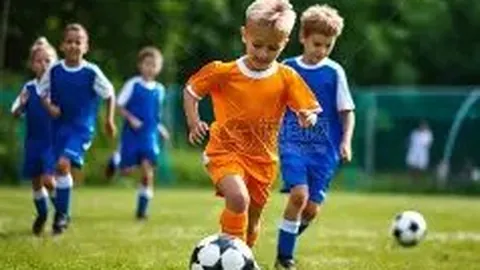 我国羽毛球队顺利抵达国内，成都开启隔离程序